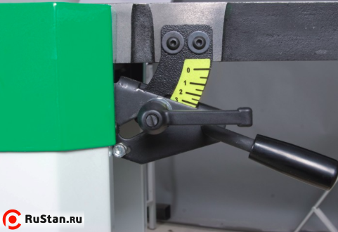 Регулировка высоты снимаемой стружки при фуговании с помощью быстрозажимного приспособления (до 3 мм). фото №4 ADH 310 фото №4